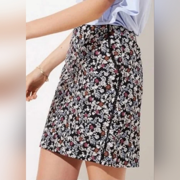 LOFT Dresses & Skirts - Skirt Women Ann Taylor Loft casual Size 6 floral print New Without Tag 2 Pocket